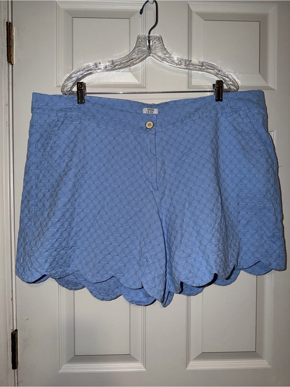 crown & ivy Shelby Light Blue Scalloped Hem Textured Shorts